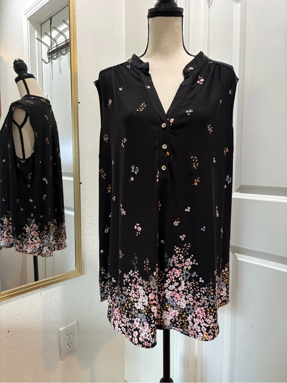 Perseption Black Sleeveless Floral-Hem Split V Tunic